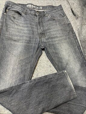 Men's Slim Straight Jeans in Washed Gray